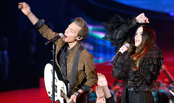 Ellie Goulding & Zedd perform at MTV Movie Awards